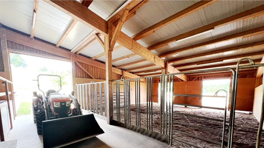 2545IZ Bayern, Oberpfalz, 35 Min Regensburg - gr. Wohnhaus mit Pferdehaltung, Reithalle, Reitplatz