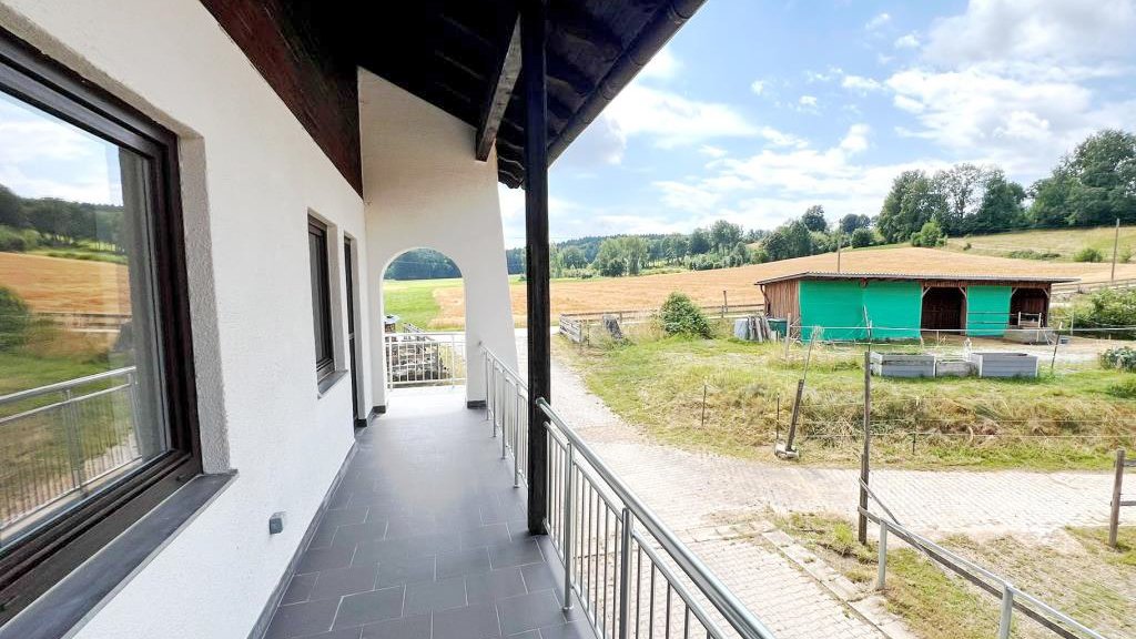 2545IZ Bayern, Oberpfalz, 35 Min Regensburg - gr. Wohnhaus mit Pferdehaltung, Reithalle, Reitplatz