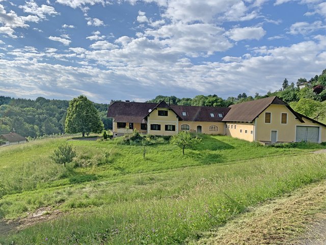 Österreich, Südost-Steiermark, nahe Ebersbach - Wohnung mit Pferdestall  