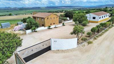 Andalusien, Arcos de la Frontera - Finca mit Wohnhaus, Stall und Reitplatz 
