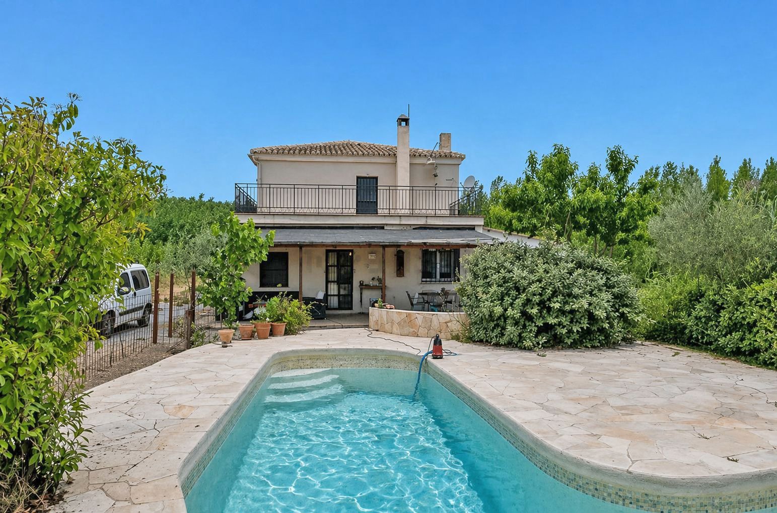 Granada, Guadix - Finca 4 ha mit Wohnhaus, Pool, Pferdestall zu verkaufen 